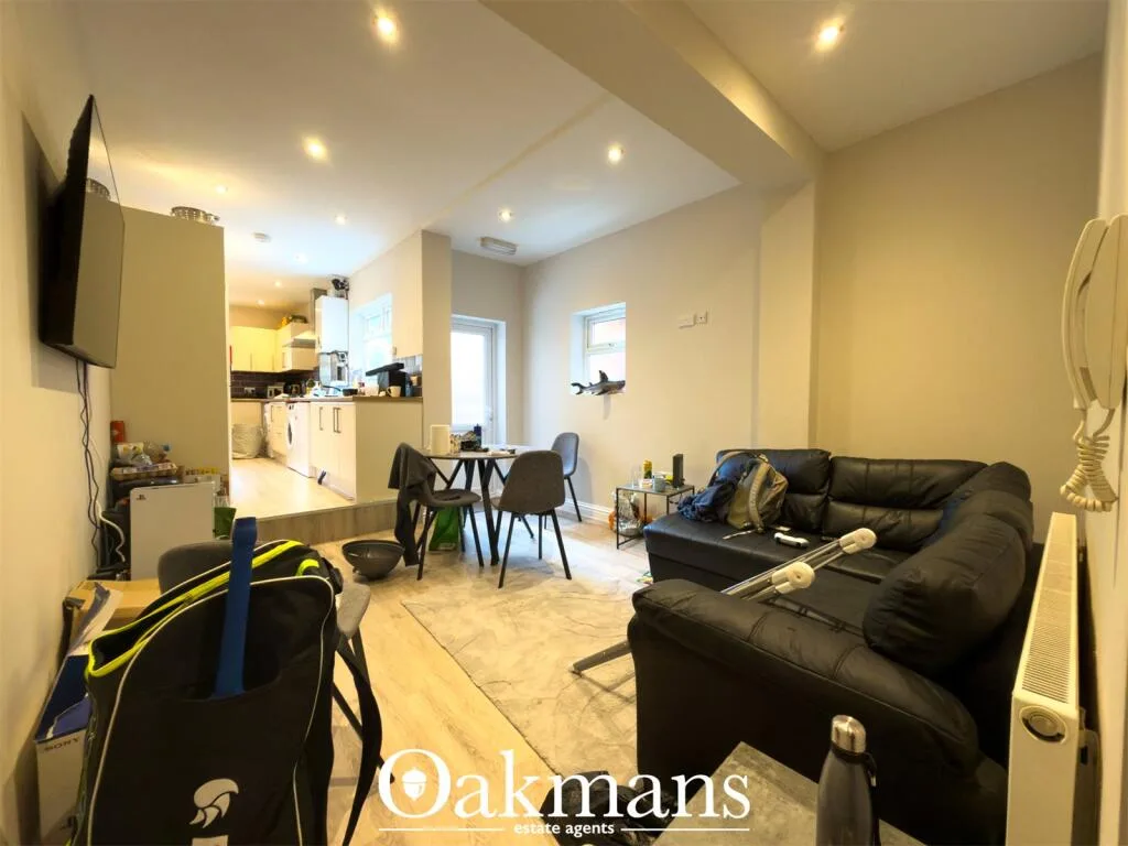 6 bedroom house for rent