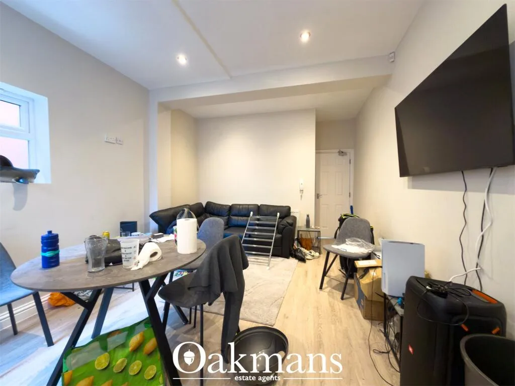 6 bedroom house for rent