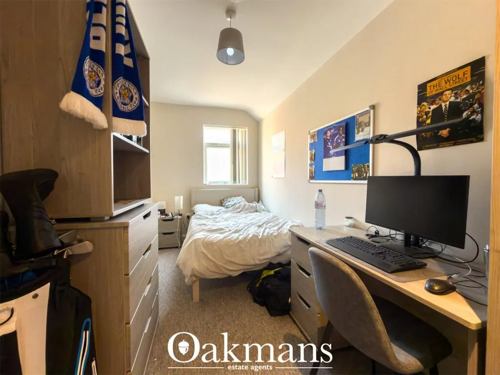 6 bedroom house for rent