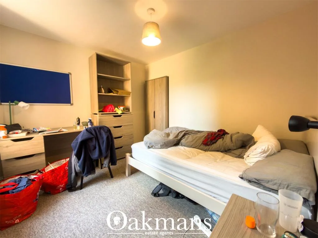 6 bedroom house for rent