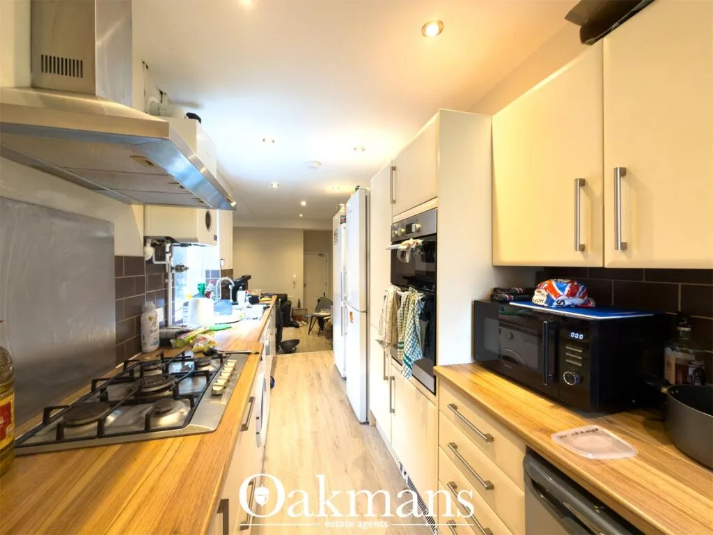 6 bedroom house for rent