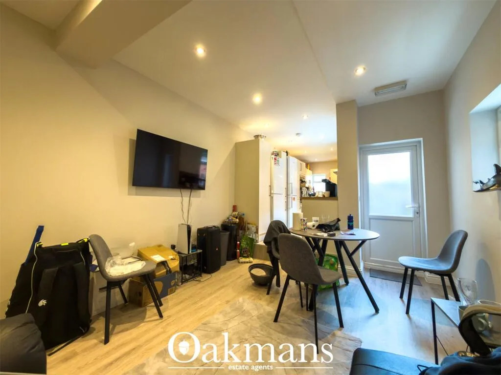 6 bedroom house for rent