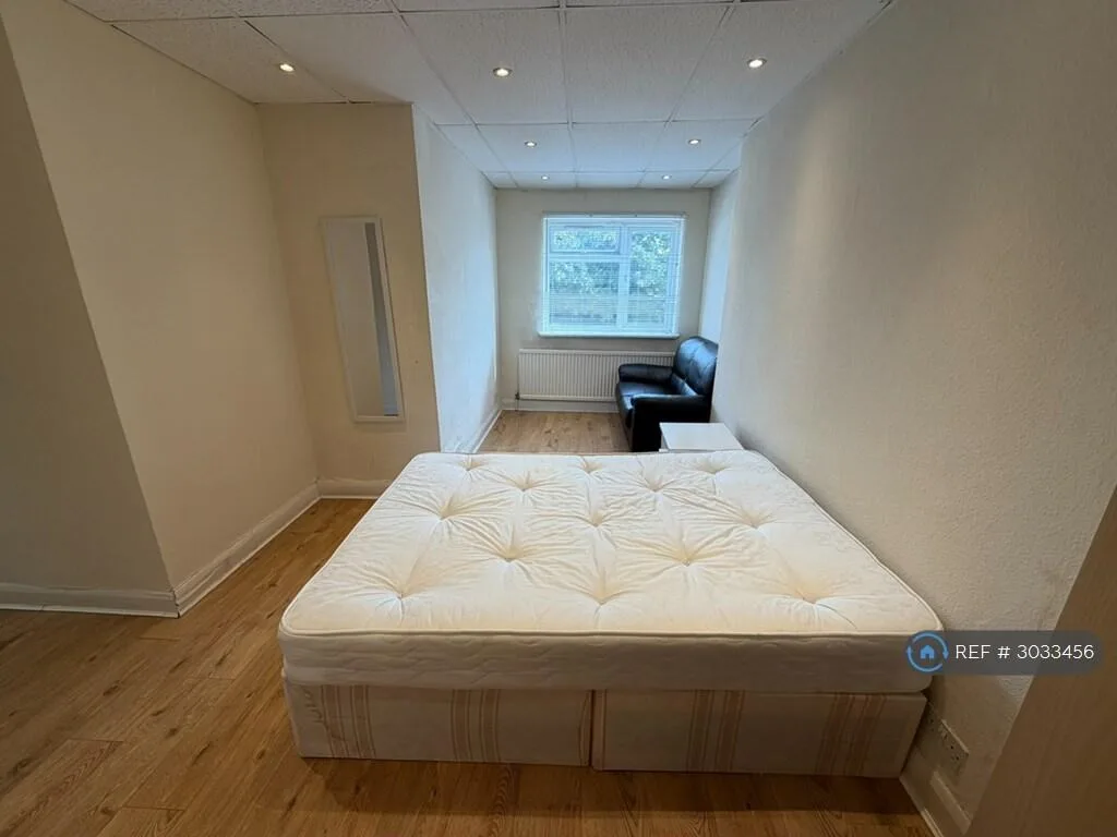 3 bedroom flat for rent