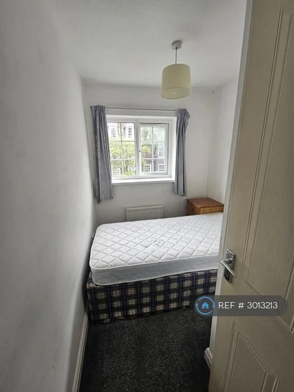 3 bedroom semi-detached house for rent