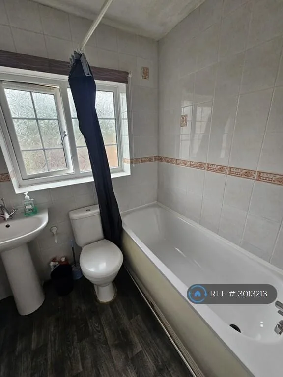 3 bedroom semi-detached house for rent