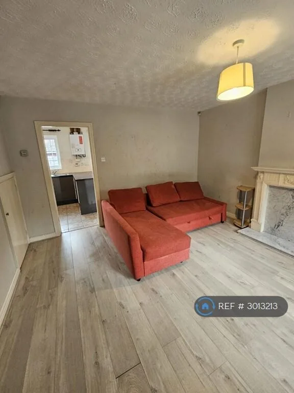 3 bedroom semi-detached house for rent