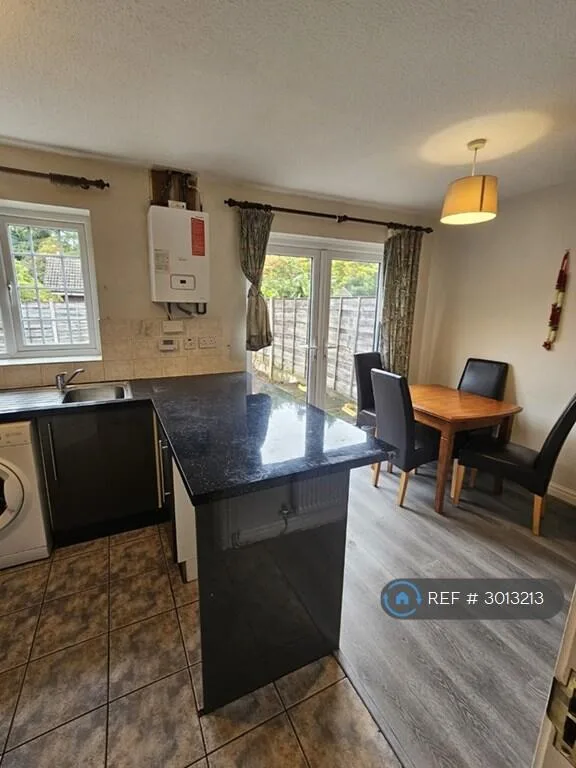 3 bedroom semi-detached house for rent