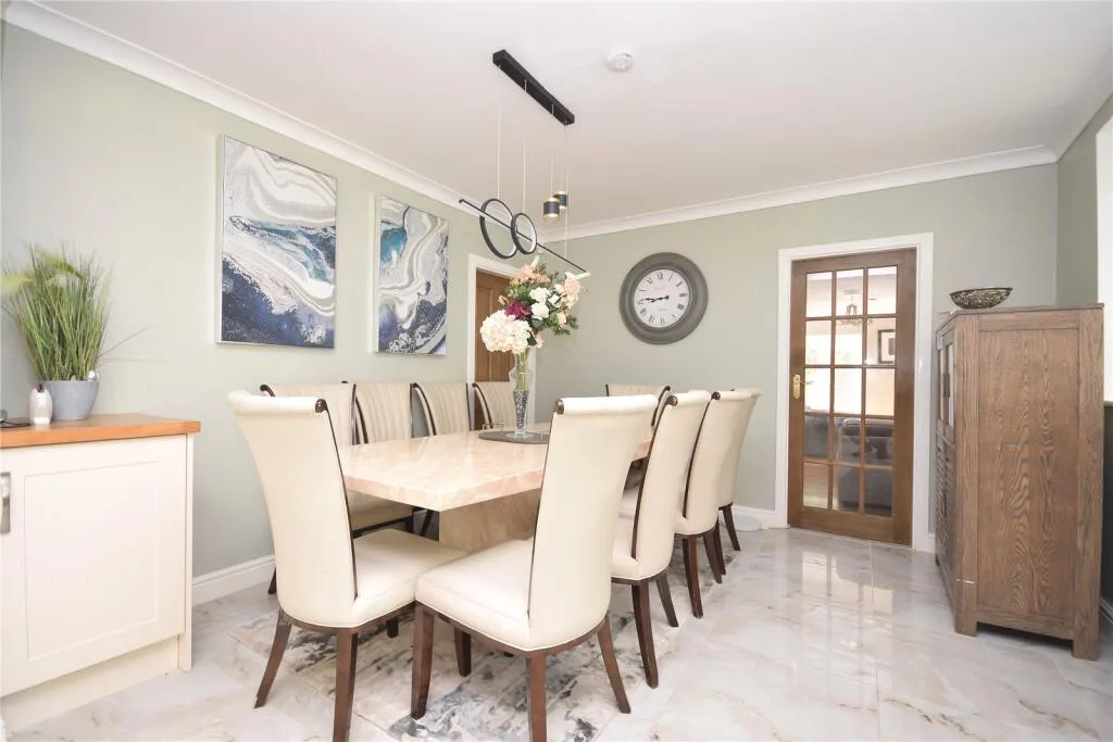 5 bedroom detached house for rent