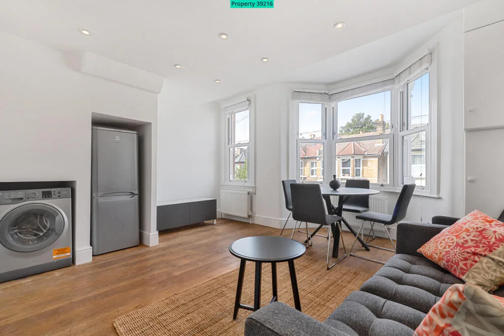 3 bedroom flat for rent