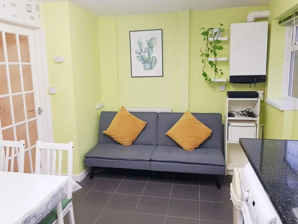 4 bedroom terraced house for rent