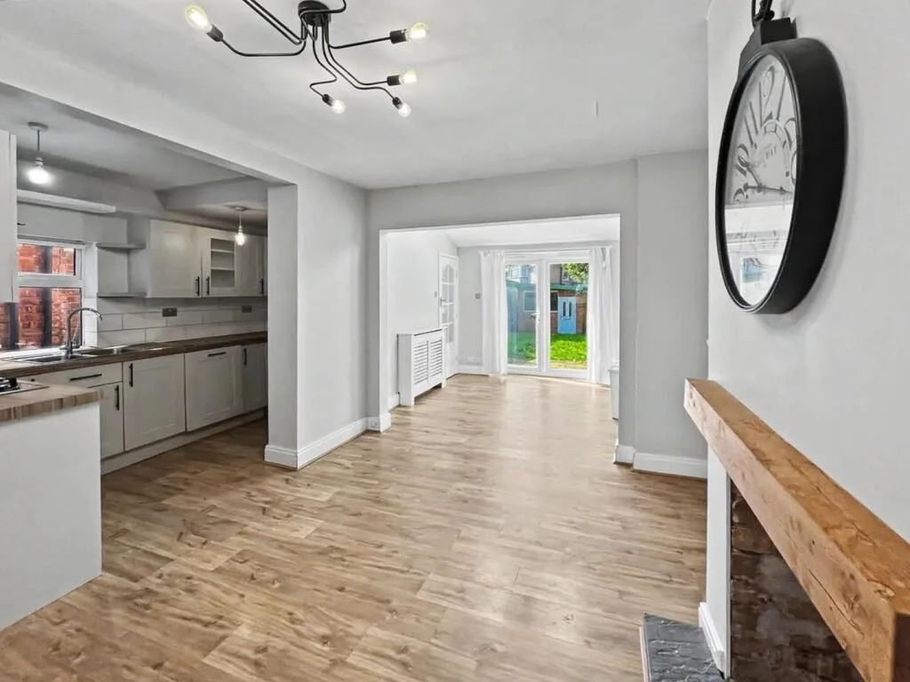 3 bedroom semi-detached house for rent