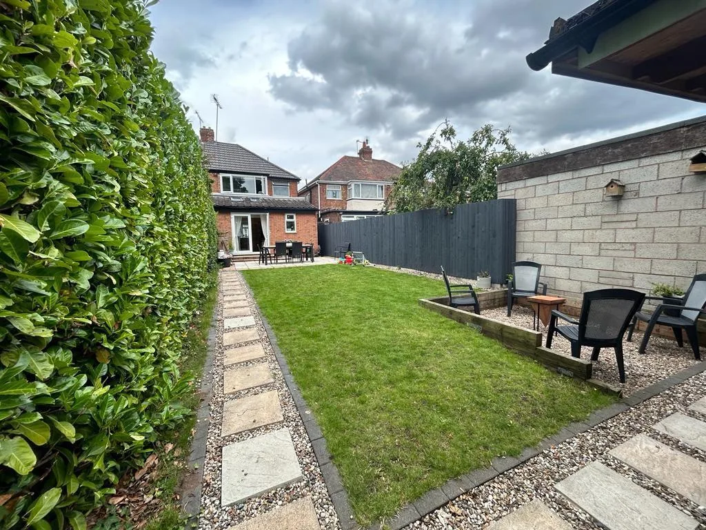 3 bedroom semi-detached house for rent