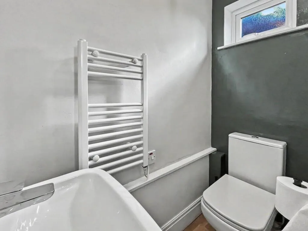 3 bedroom semi-detached house for rent