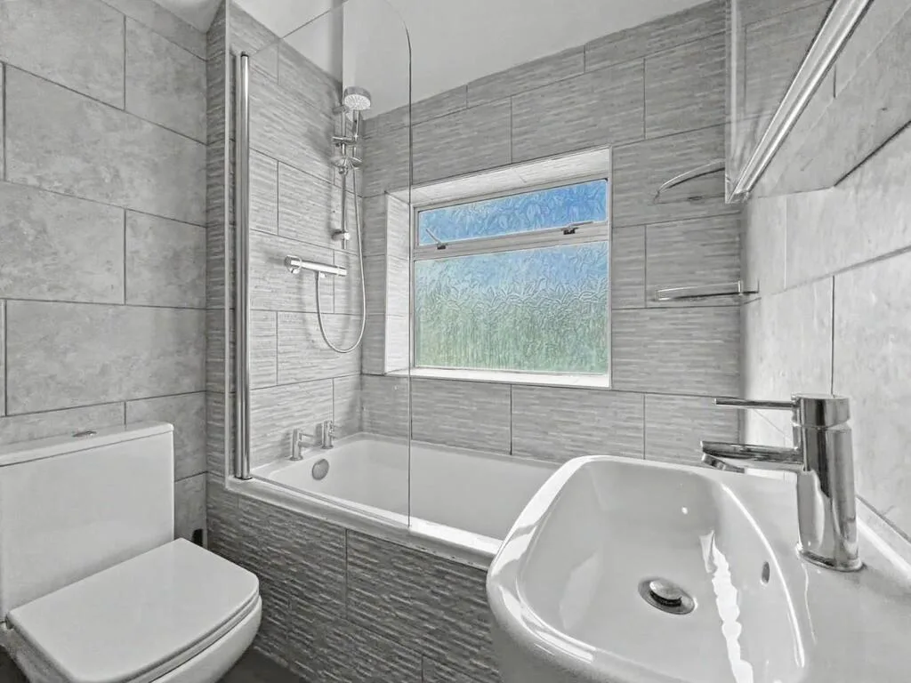 3 bedroom semi-detached house for rent