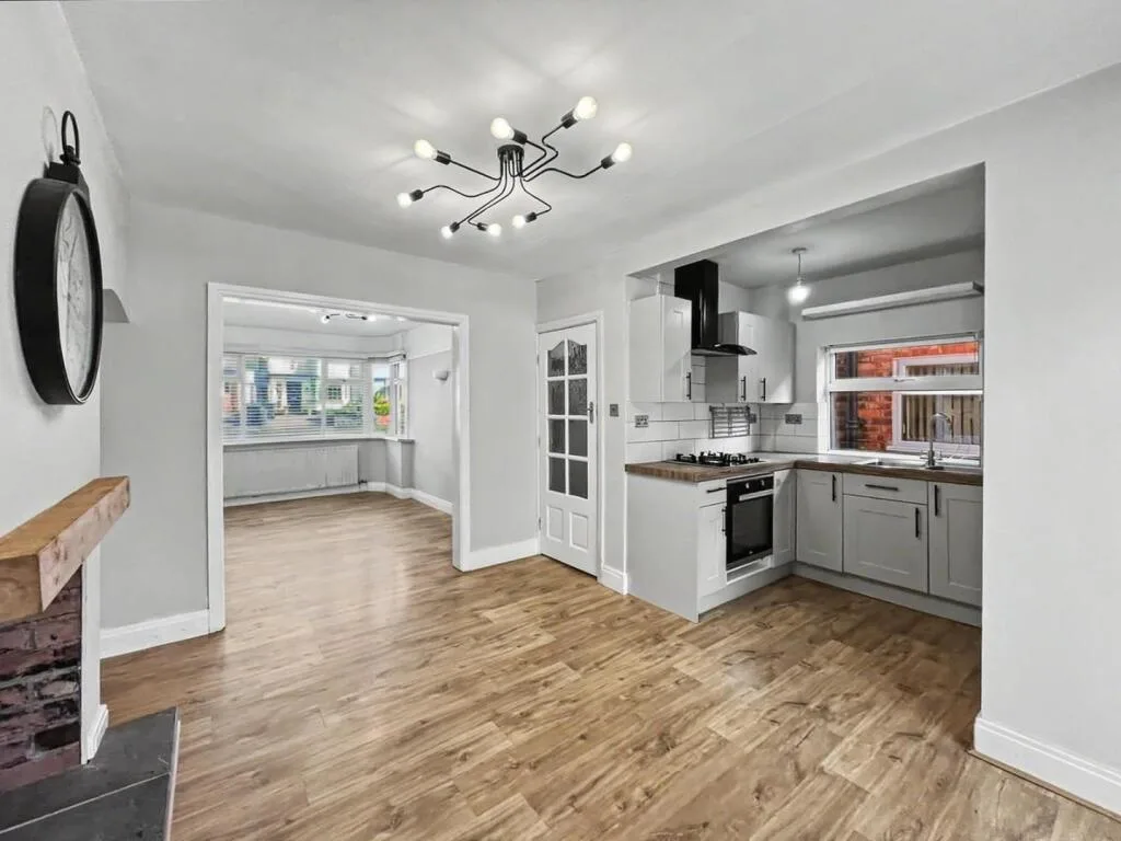 3 bedroom semi-detached house for rent