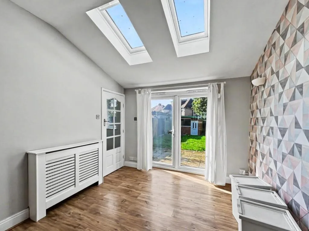 3 bedroom semi-detached house for rent