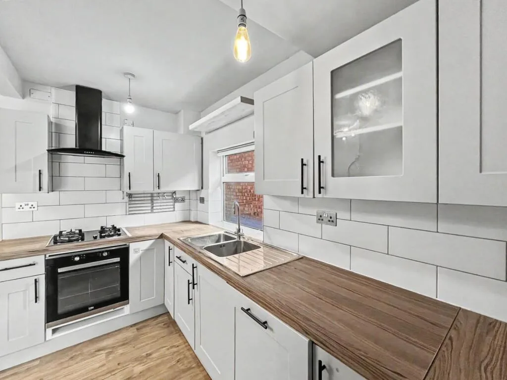 3 bedroom semi-detached house for rent