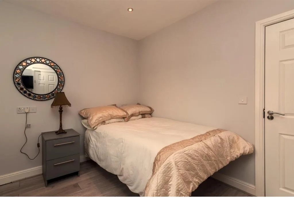 5 bedroom terraced house for rent