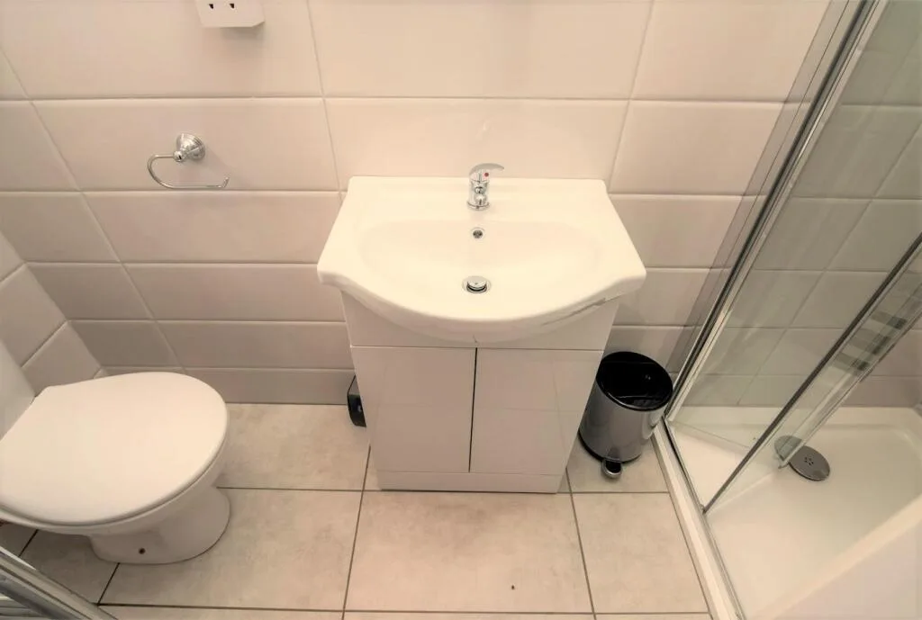 5 bedroom terraced house for rent