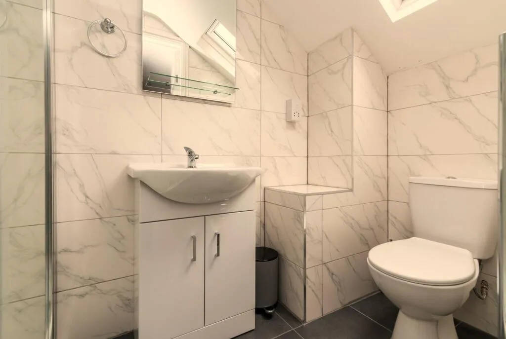 5 bedroom terraced house for rent