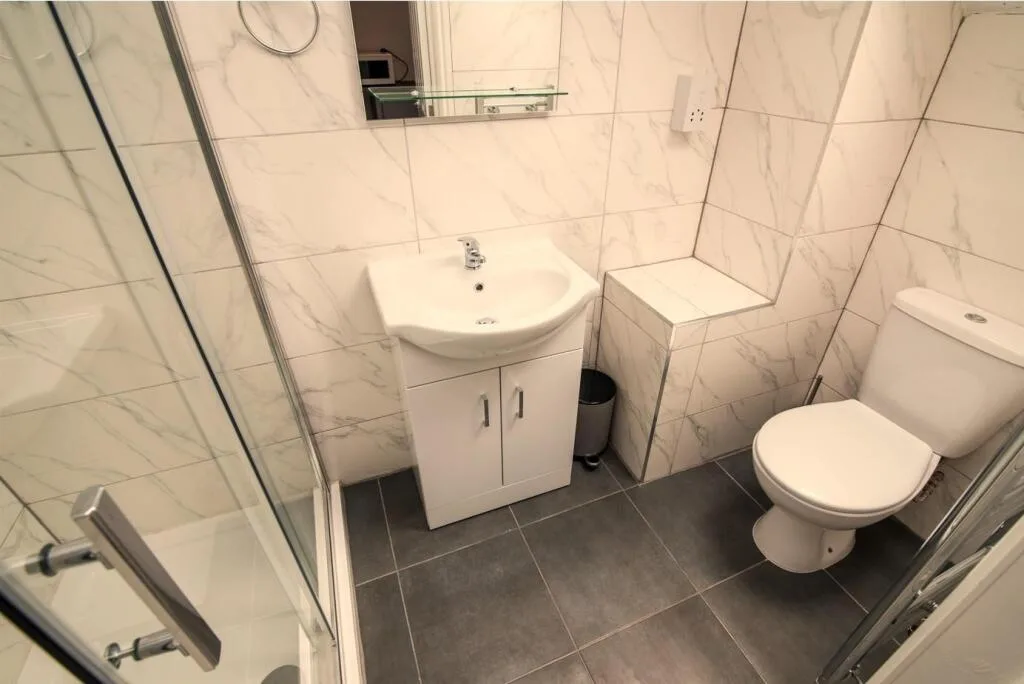5 bedroom terraced house for rent