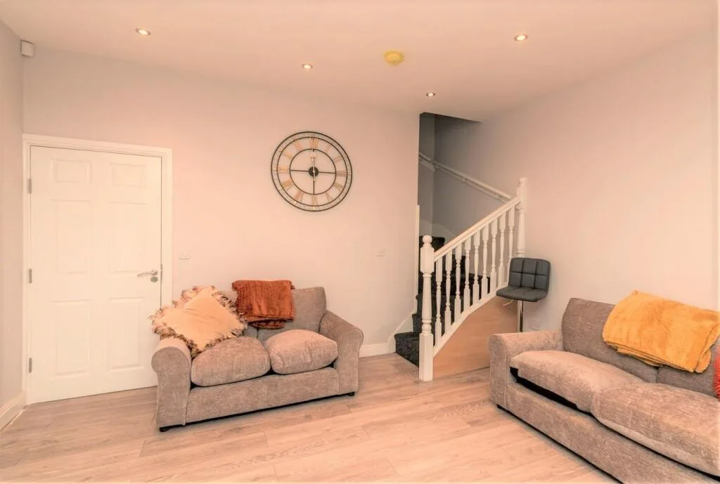 5 bedroom terraced house for rent