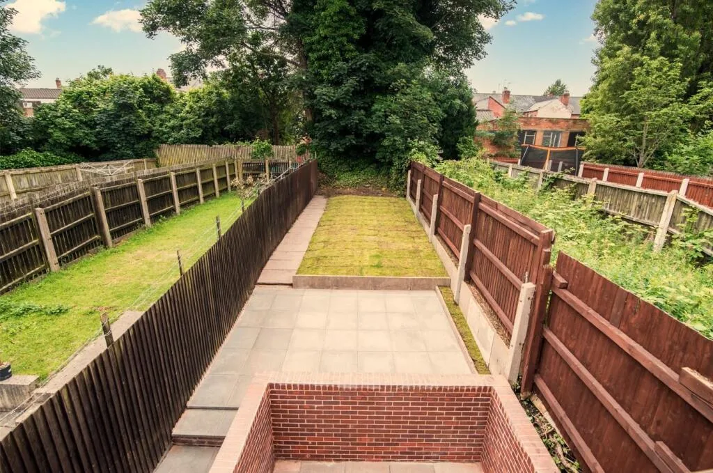 5 bedroom terraced house for rent