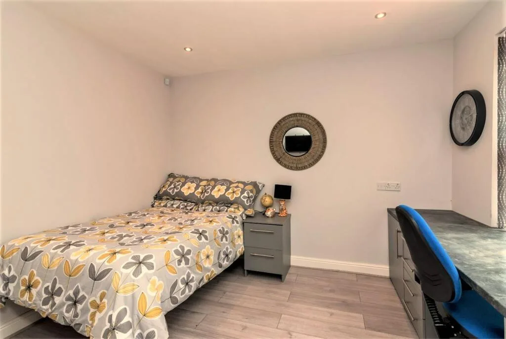 5 bedroom terraced house for rent