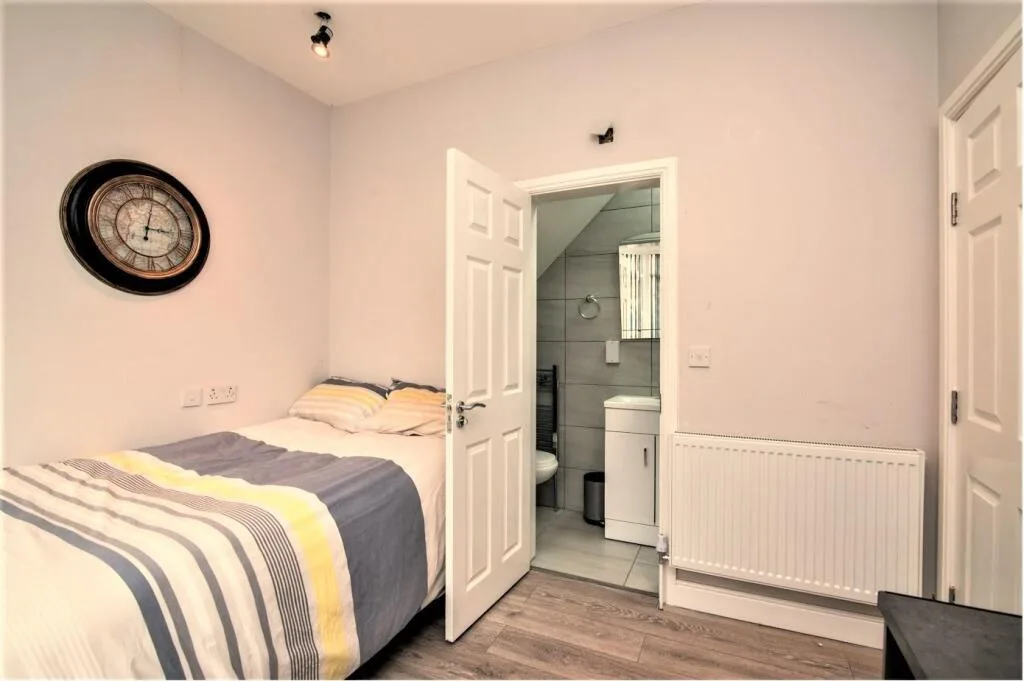 5 bedroom terraced house for rent