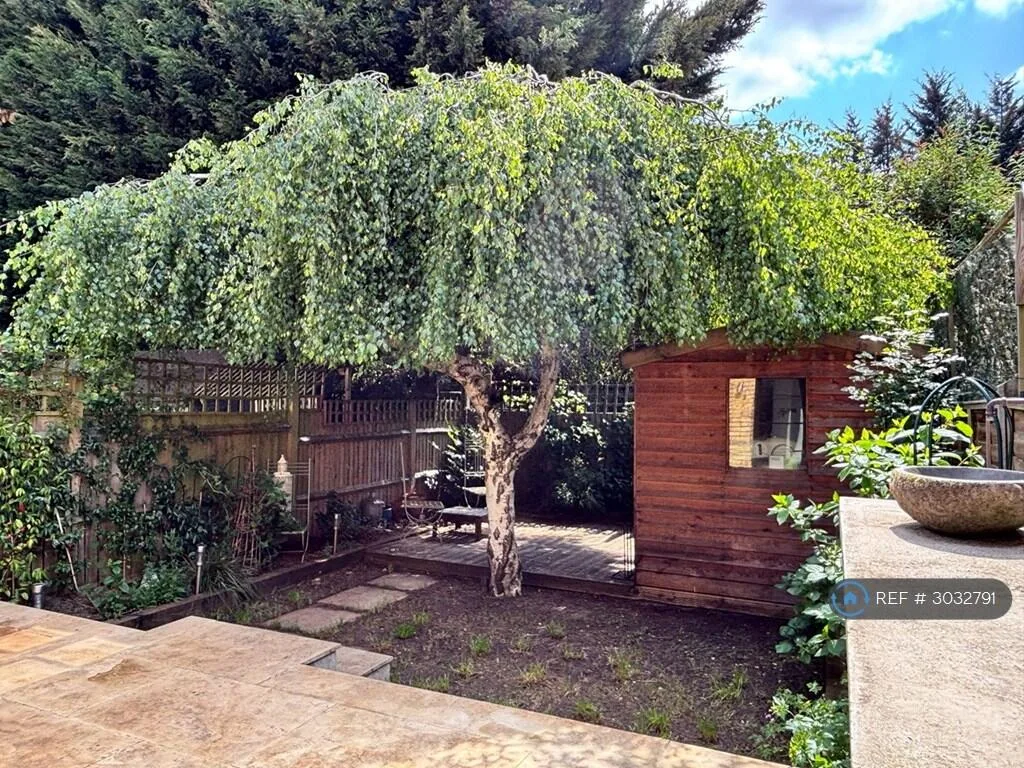 2 bedroom maisonette for rent