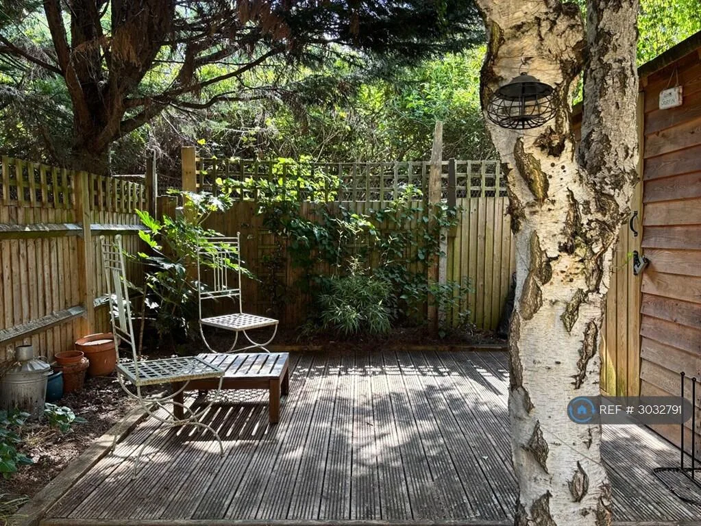2 bedroom maisonette for rent