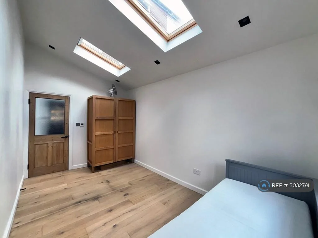 2 bedroom maisonette for rent