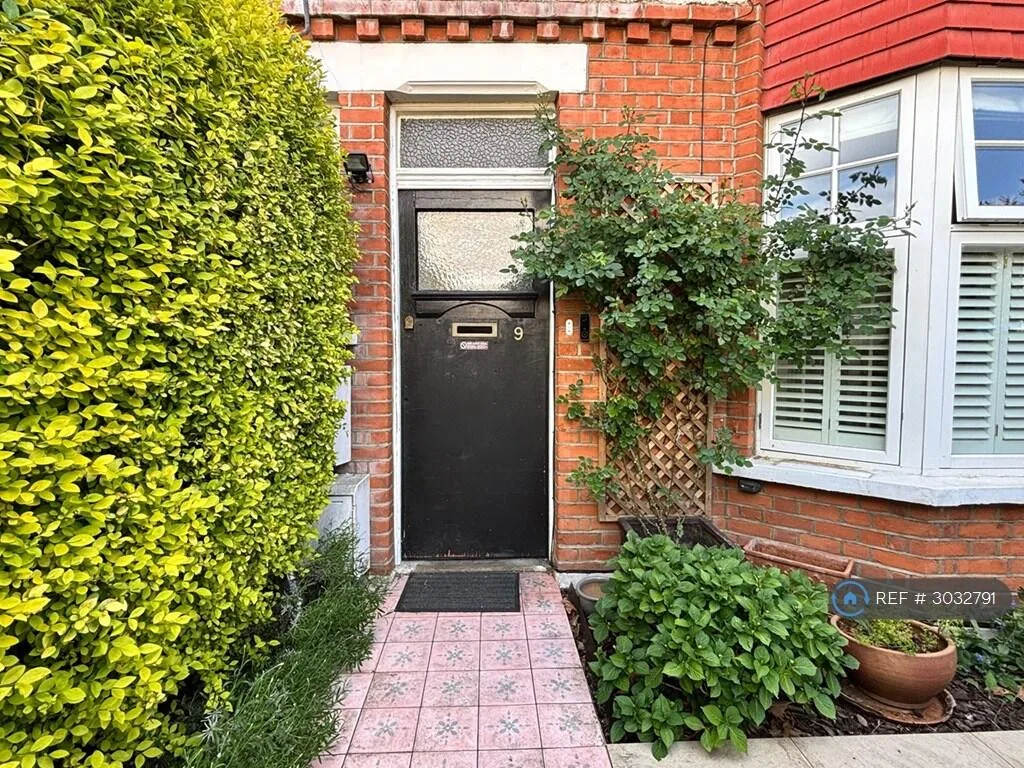 2 bedroom maisonette for rent