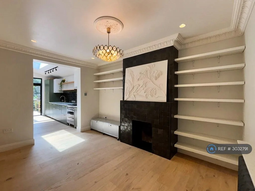 2 bedroom maisonette for rent