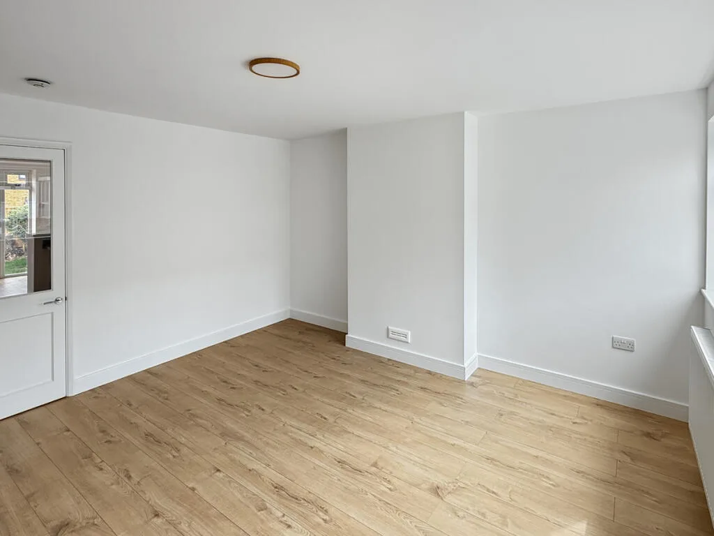 3 bedroom end of terrace house for rent