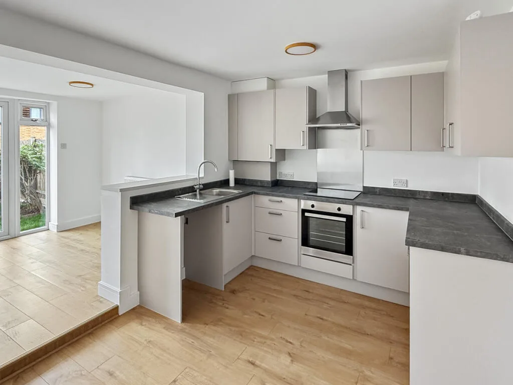 3 bedroom end of terrace house for rent