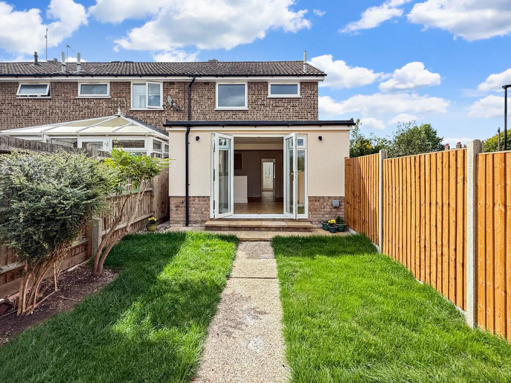 3 bedroom end of terrace house for rent
