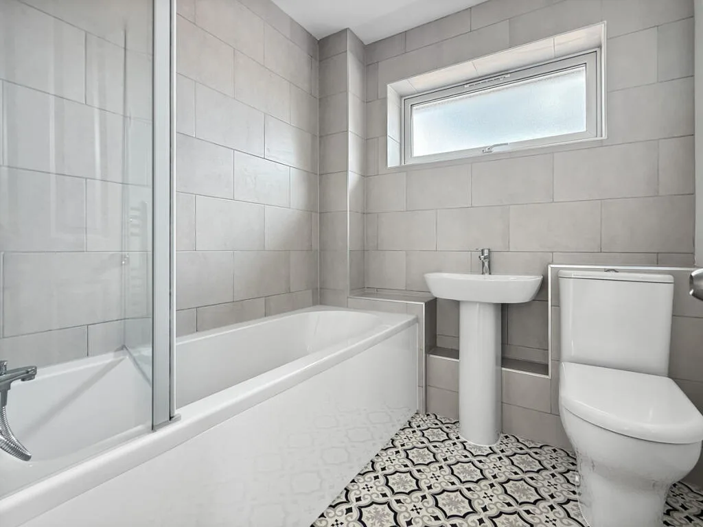 3 bedroom end of terrace house for rent