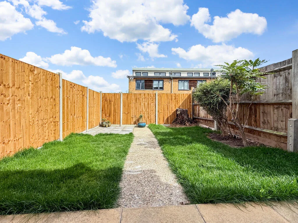 3 bedroom end of terrace house for rent