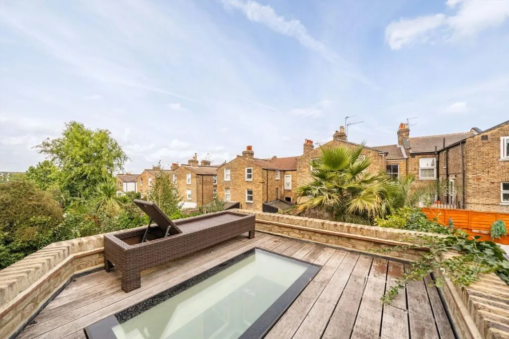 4 bedroom terraced house for rent
