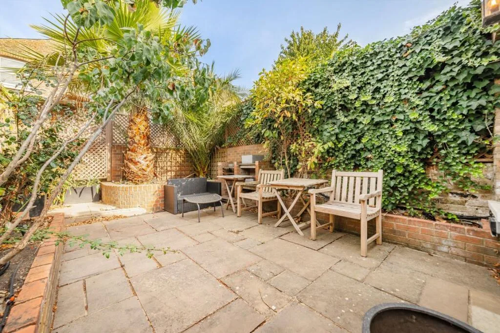 4 bedroom terraced house for rent