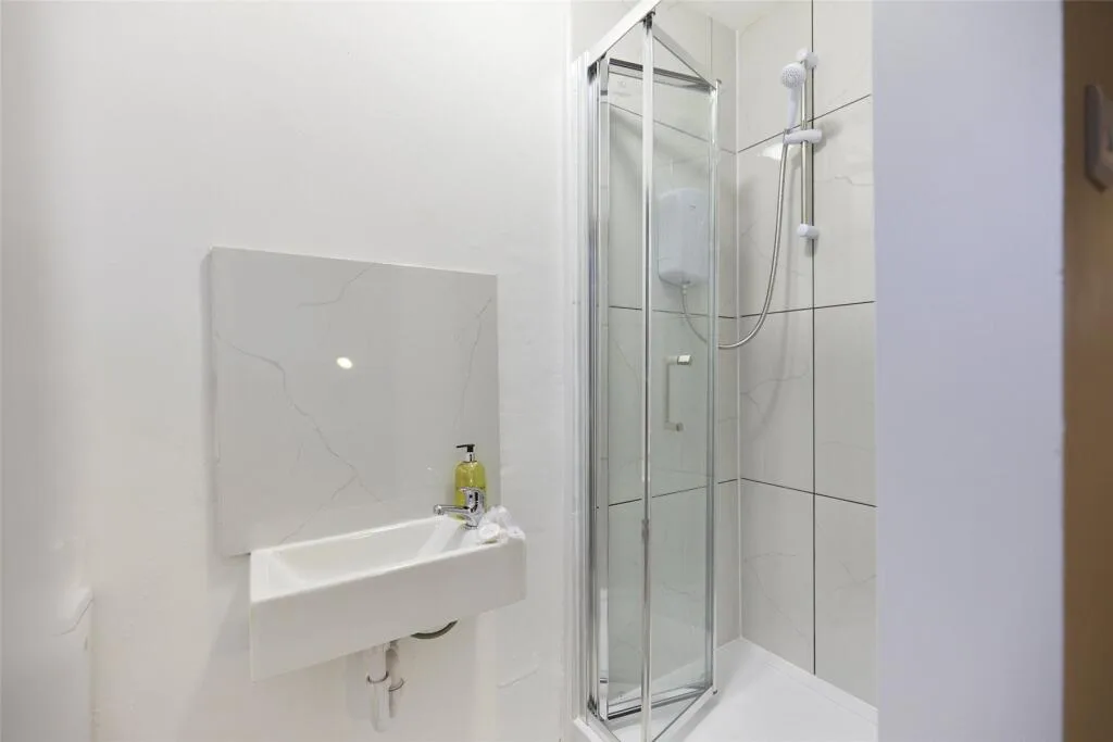 5 bedroom detached house for rent