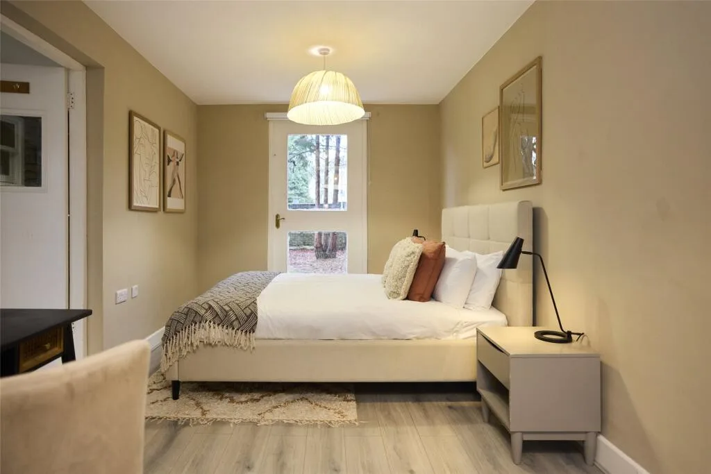 5 bedroom detached house for rent