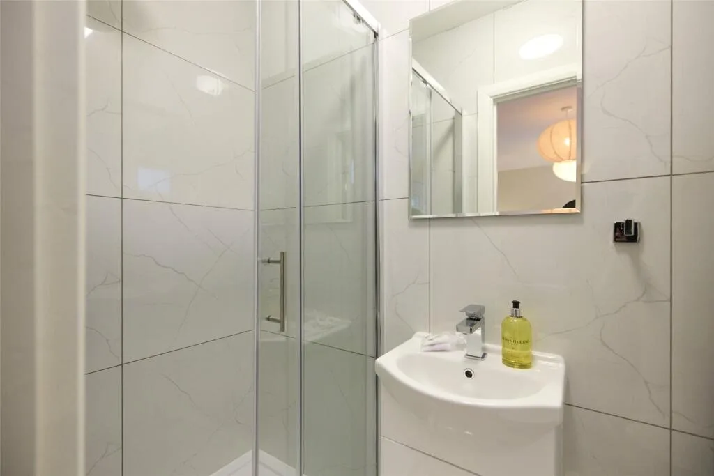 5 bedroom detached house for rent