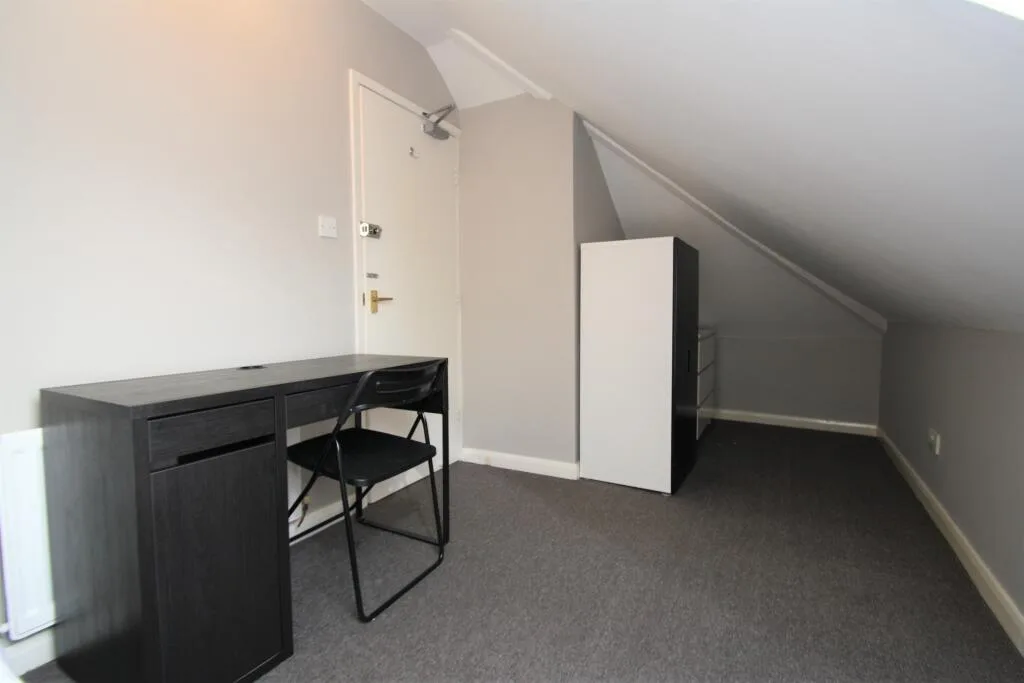 6 bedroom terraced house for rent