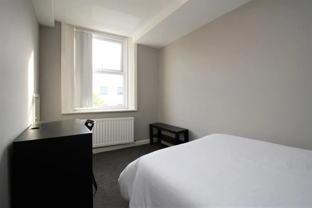 6 bedroom terraced house for rent
