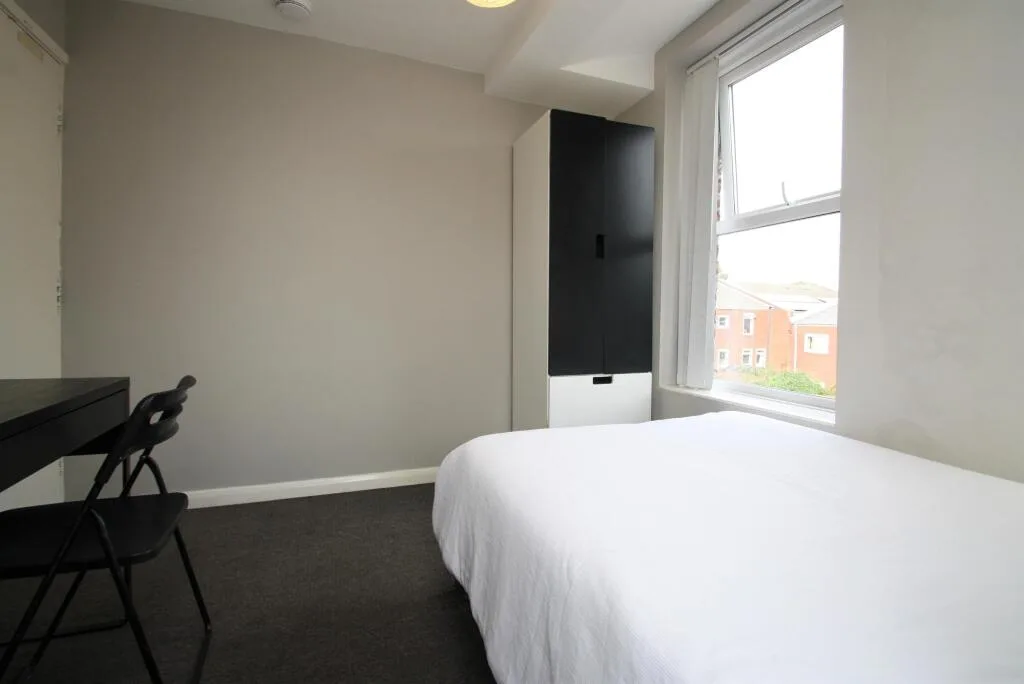 6 bedroom terraced house for rent