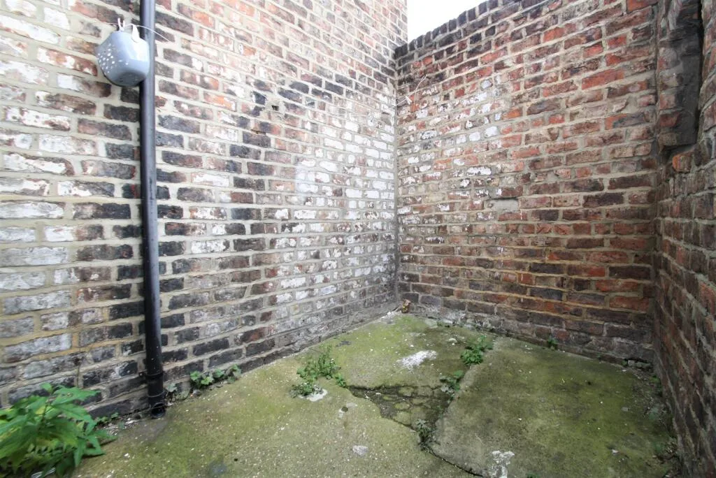 6 bedroom terraced house for rent