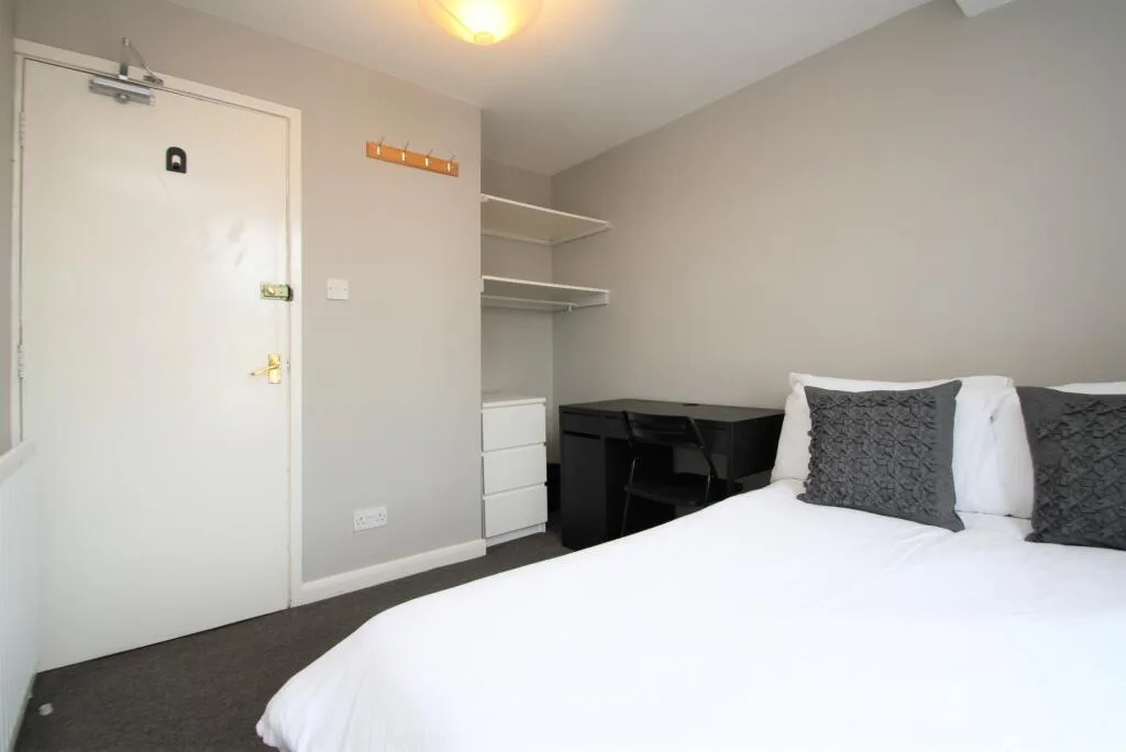 6 bedroom terraced house for rent
