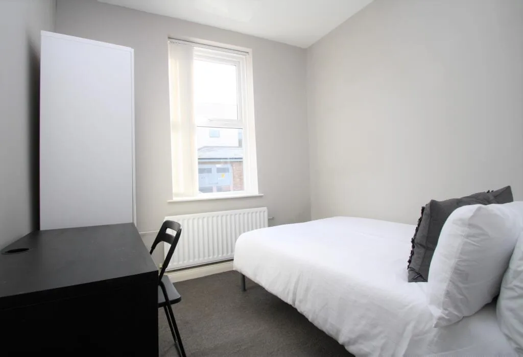 6 bedroom terraced house for rent